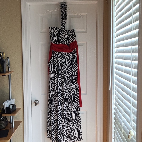 Halter Maxi Dress - Picture 3 of 4